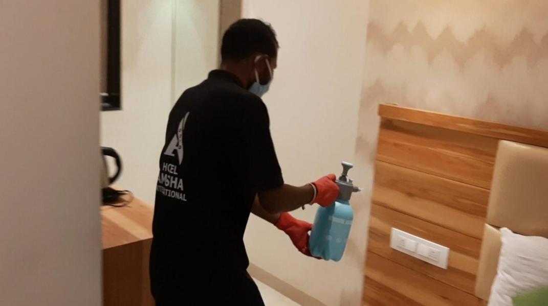 Hotel Amisha International سورات المظهر الخارجي الصورة