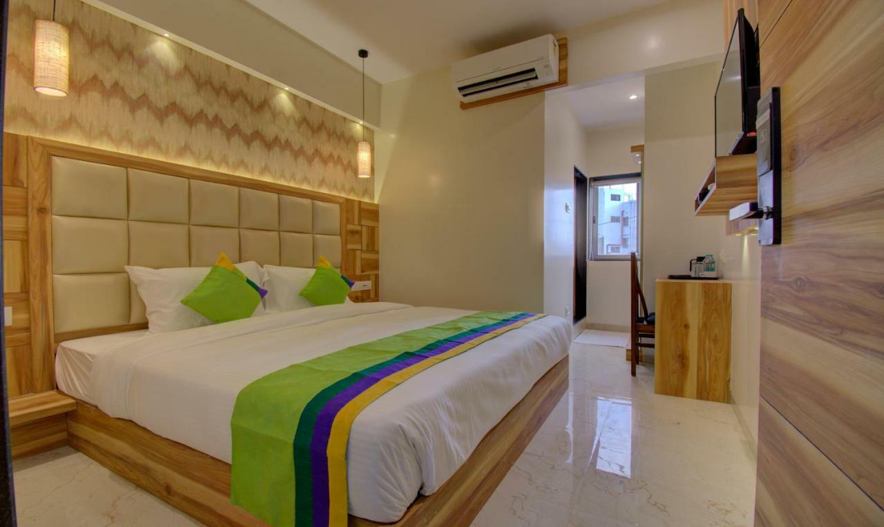 Hotel Amisha International سورات المظهر الخارجي الصورة