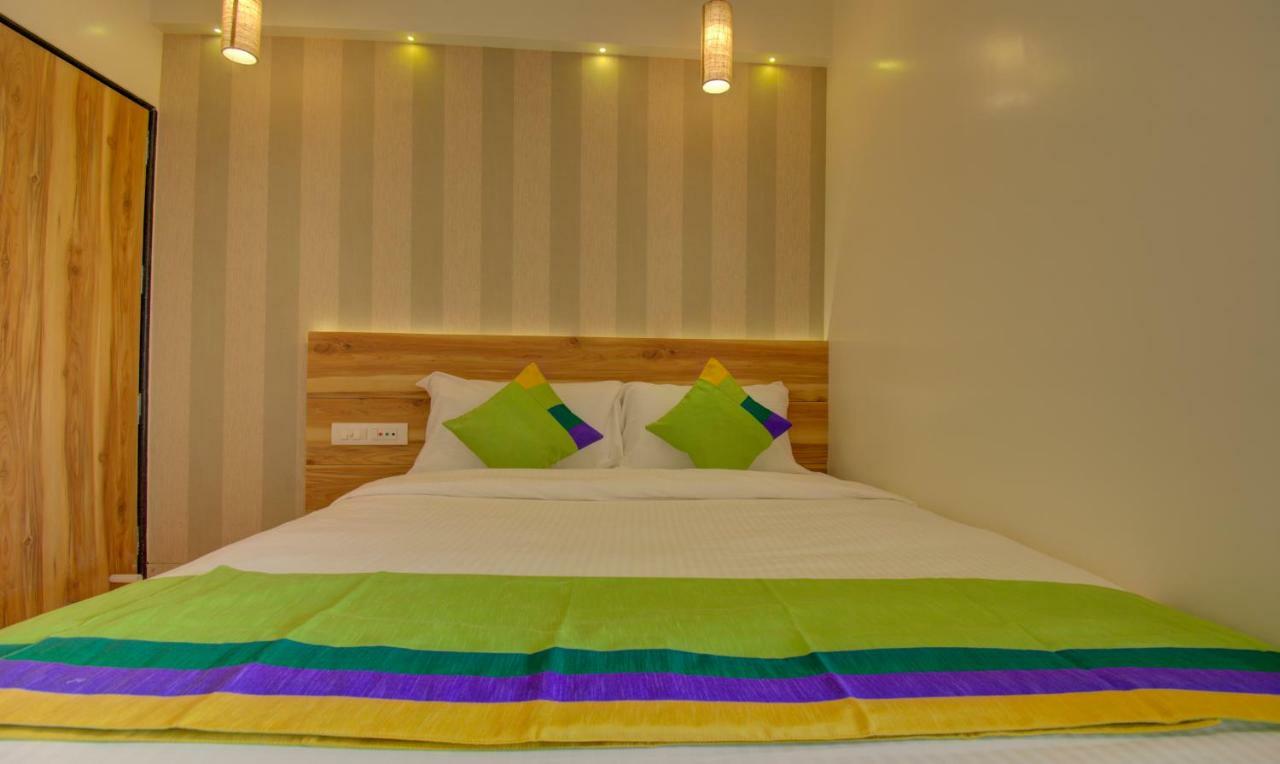 Hotel Amisha International سورات المظهر الخارجي الصورة