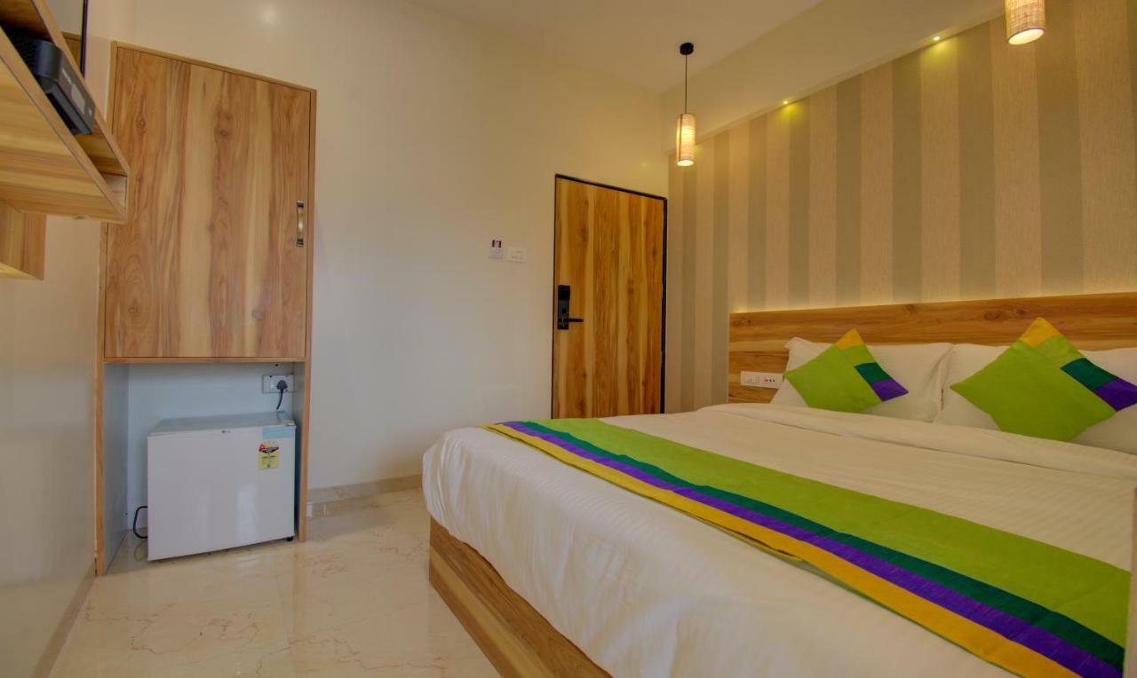 Hotel Amisha International سورات المظهر الخارجي الصورة