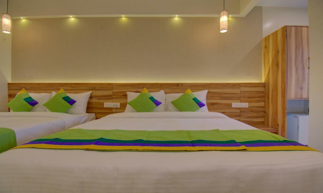 Hotel Amisha International سورات المظهر الخارجي الصورة