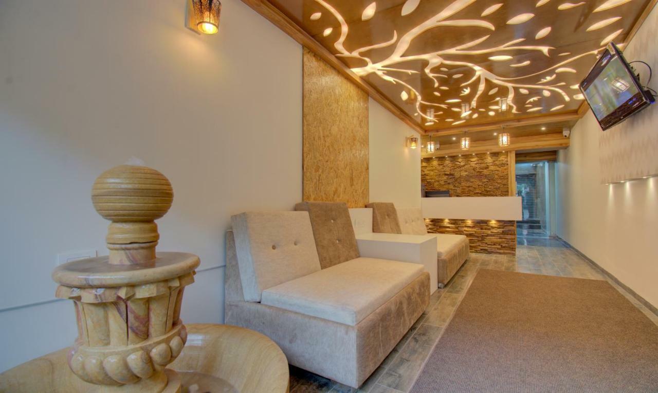 Hotel Amisha International سورات المظهر الخارجي الصورة